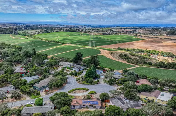 Salinas, CA 93907,9375 Bur Oak PL