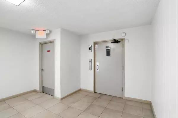 Foster City, CA 94404,1171 Compass LN 211