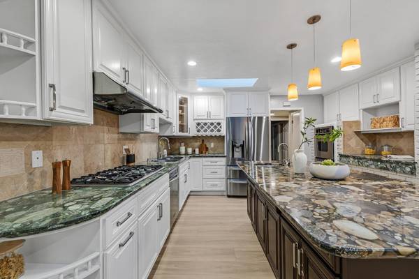 22562 Alcalde RD, Cupertino, CA 95014
