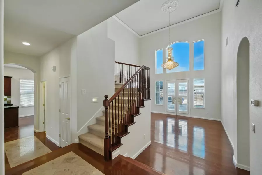 10368 Via Cinta CT, Elk Grove, CA 95757