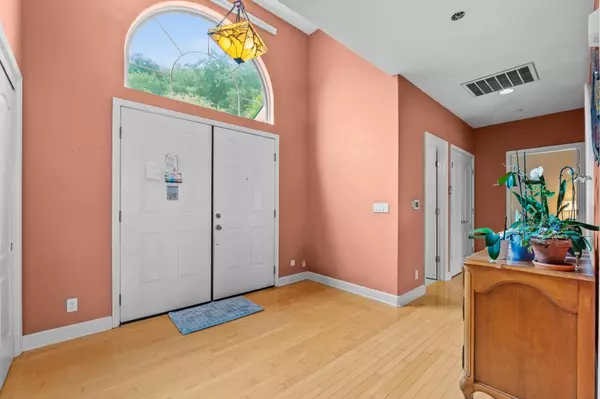 San Rafael, CA 94903,376 Sterling WAY