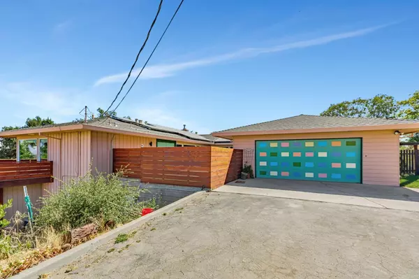 Hollister, CA 95023,216 Enterprise RD