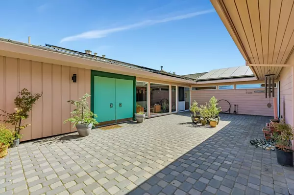 Hollister, CA 95023,216 Enterprise RD