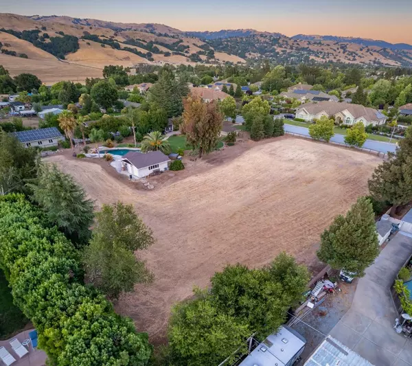 Morgan Hill, CA 95037,17381 Jean CT