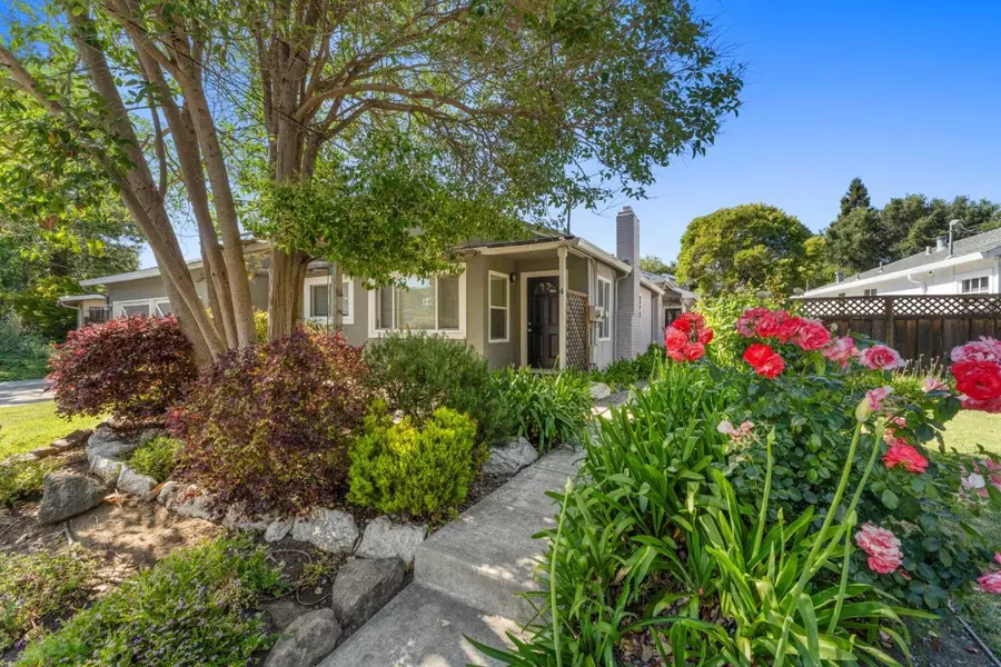 4 Athlone WAY, Menlo Park, CA 94025