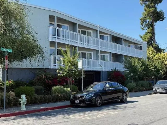 467 Clinton ST 10, Redwood City, CA 94062