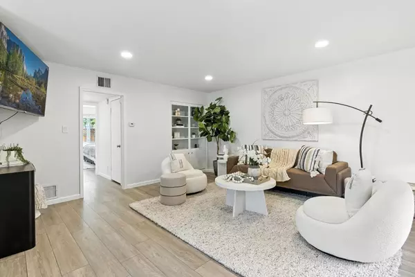 3015 Los Prados ST 109, San Mateo, CA 94403