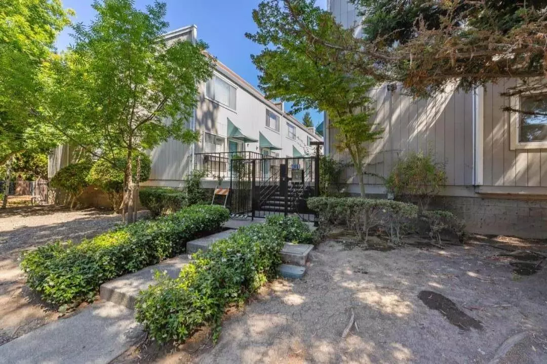 Menlo Park, CA 94025,165 E Okeefe ST 10