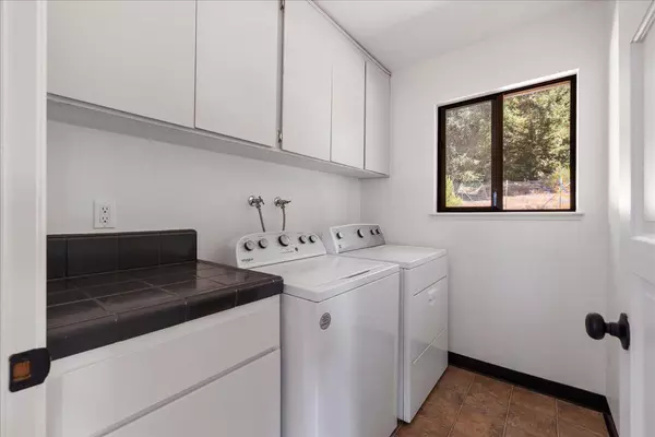 Los Gatos, CA 95033,25435 Hutchinson RD