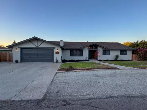 215 Rays CIR, Hollister, CA 95023