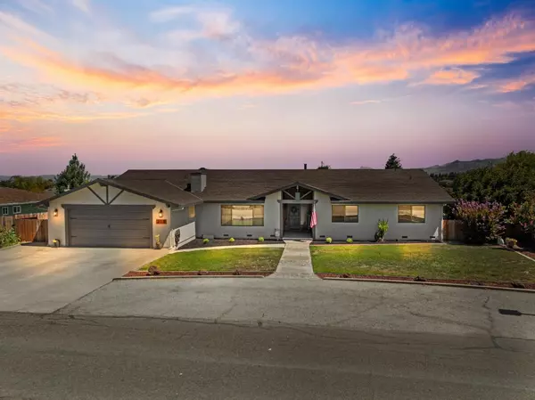 215 Rays CIR, Hollister, CA 95023