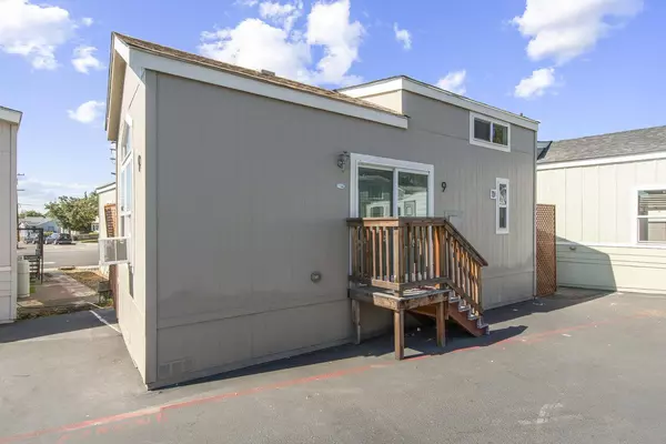 San Leandro, CA 94577,1468 Grand Avenue 9