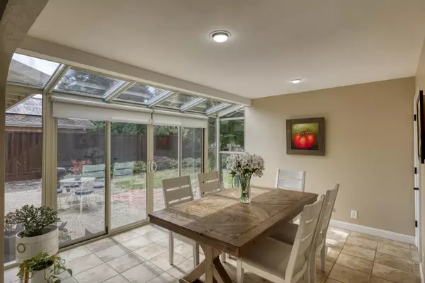 Salinas, CA 93901,307 De La Vina WAY