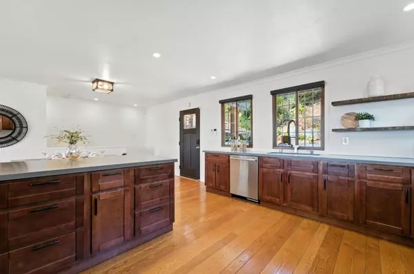 Oakland, CA 94605,8730 Burr ST