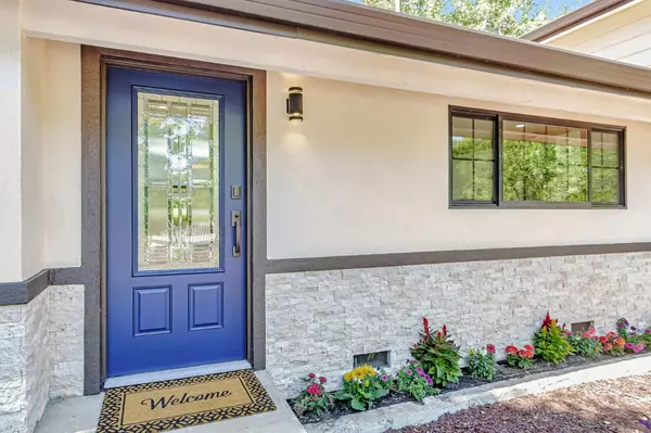 Saratoga, CA 95070,19680 Crestbrook DR