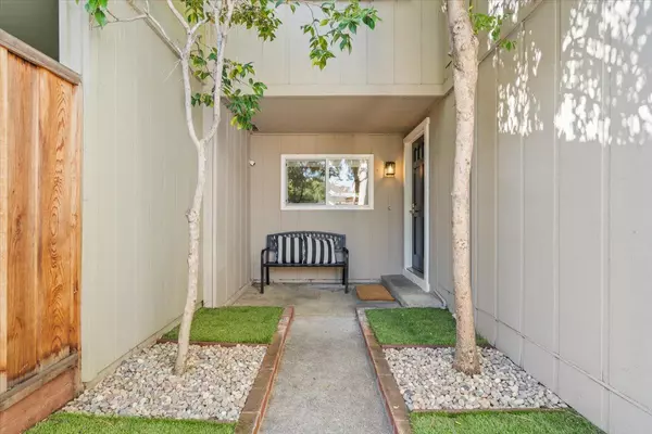Los Gatos, CA 95032,535 Pine Wood LN