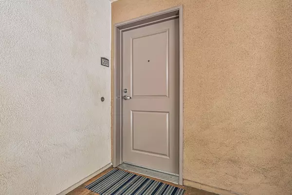 Campbell, CA 95008,912 Campisi WAY 201