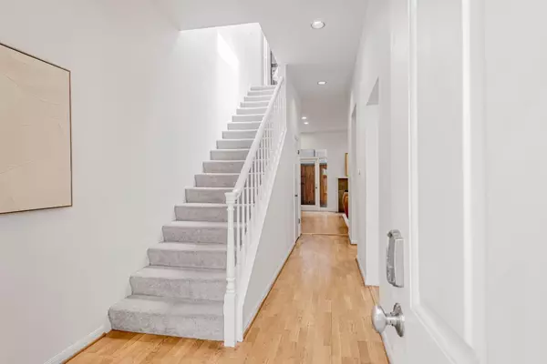 San Carlos, CA 94070,656 Cedar ST 3