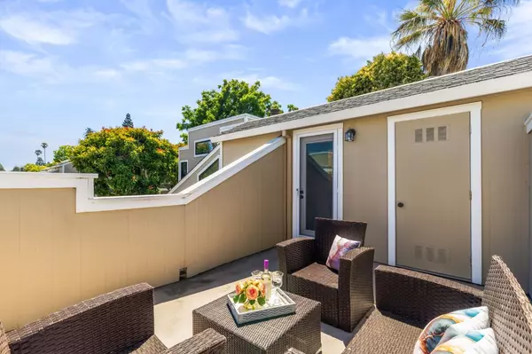 Mountain View, CA 94043,1993 Plymouth ST 11