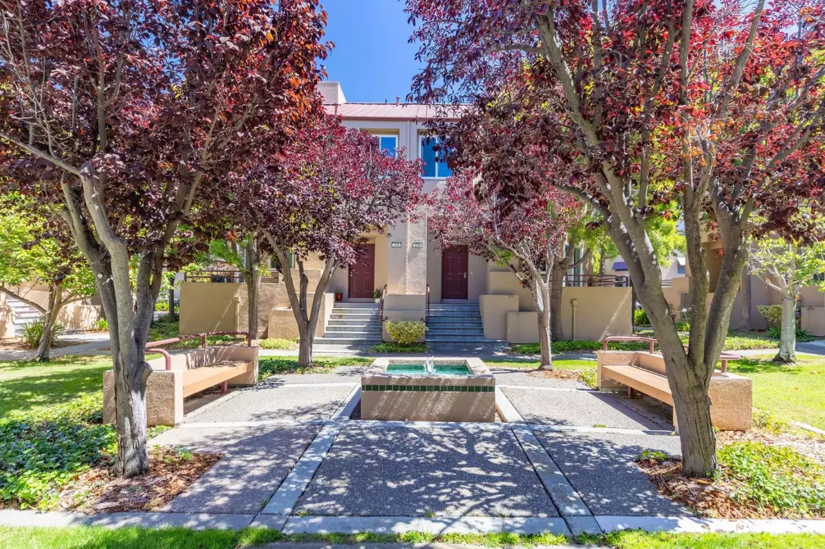 Foster City, CA 94404,210 Commons LN