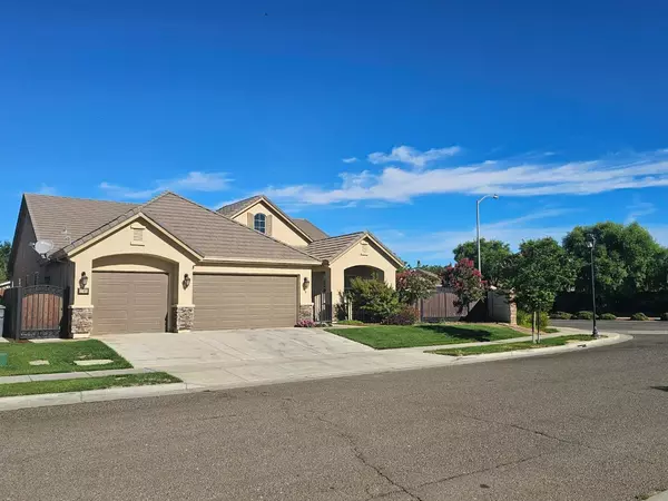 1703 Cobblefield LN, Los Banos, CA 93635