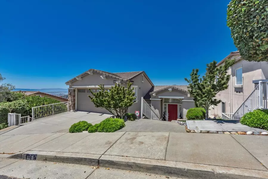 8215 Skyline CIR, Oakland, CA 94605