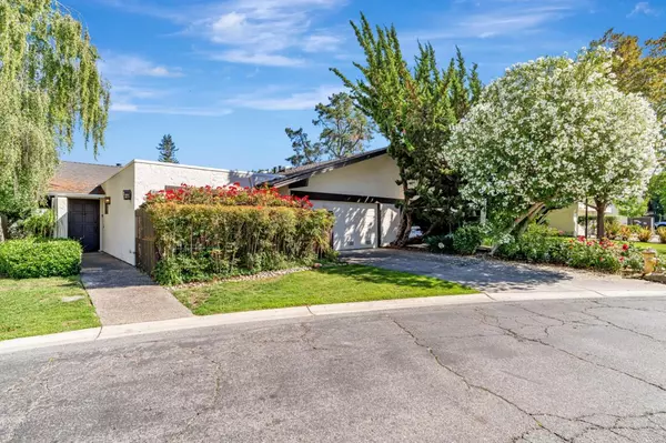 2445 Sharon Oaks DR, Menlo Park, CA 94025