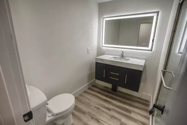 Mountain View, CA 94043,440 Moffett BLVD 61