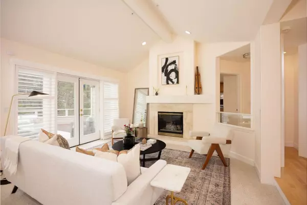 Half Moon Bay, CA 94019,590 Miramar DR