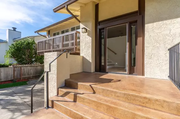 Pacifica, CA 94044,29 Barton PL