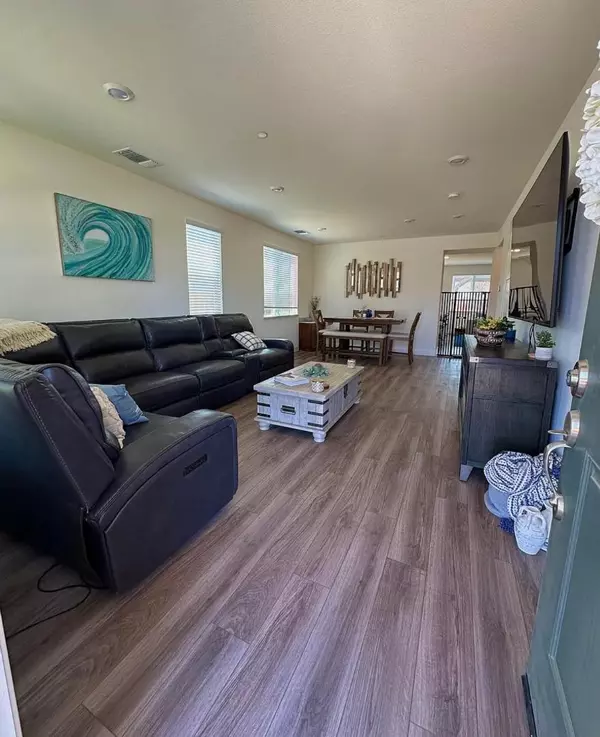 Hollister, CA 95023,688 Sacramento WAY