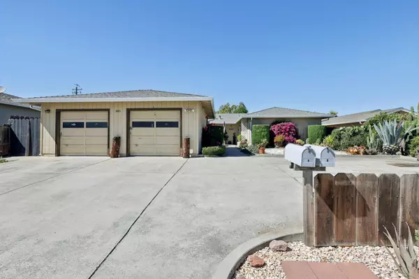 880 Apricot LN, Hollister, CA 95023