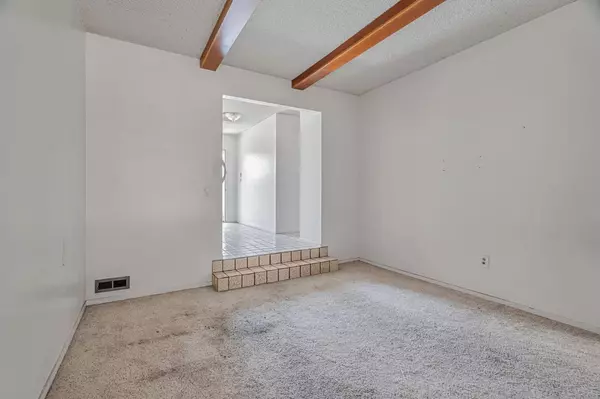 Campbell, CA 95008,390 Lawndale AVE