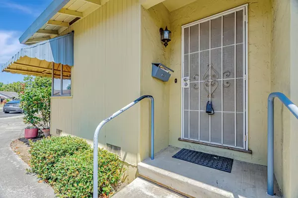 Campbell, CA 95008,390 Lawndale AVE