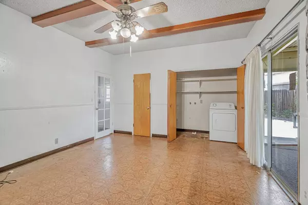 Campbell, CA 95008,390 Lawndale AVE