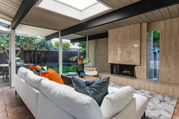 Palo Alto, CA 94303,779 Holly Oak DR