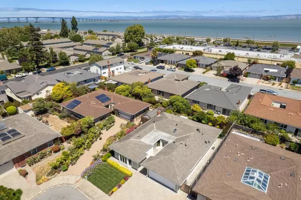 Foster City, CA 94404,372 Bluefish CT