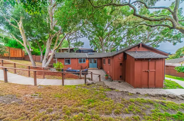 1034 Hillside AVE, Pacific Grove, CA 93950