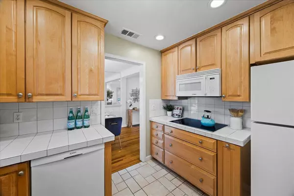 Redwood City, CA 94063,820 Eighth AVE