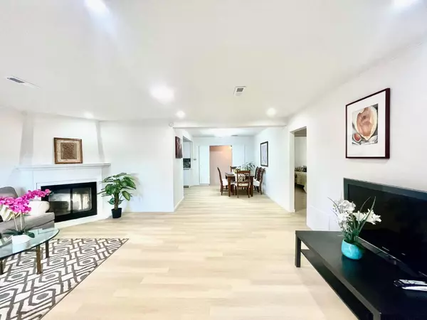 Redwood City, CA 94063,536 Flynn AVE