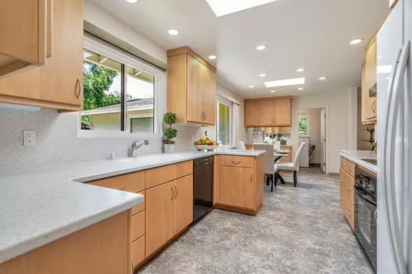 Los Altos, CA 94024,1635 Morton AVE