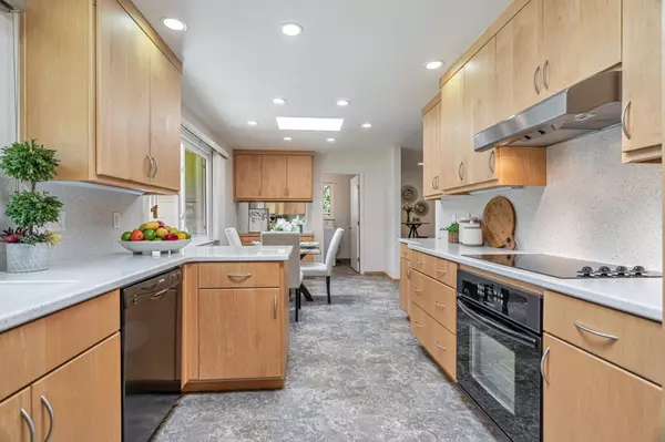 Los Altos, CA 94024,1635 Morton AVE