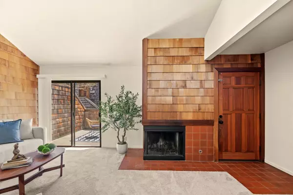 Monterey, CA 93940,461 Dela Vina AVE 209