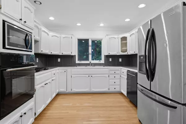 Los Gatos, CA 95033,23489 Hutchinson RD