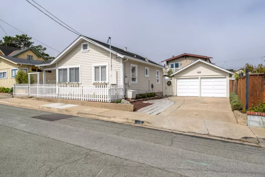 406 10th ST, Pacific Grove, CA 93950