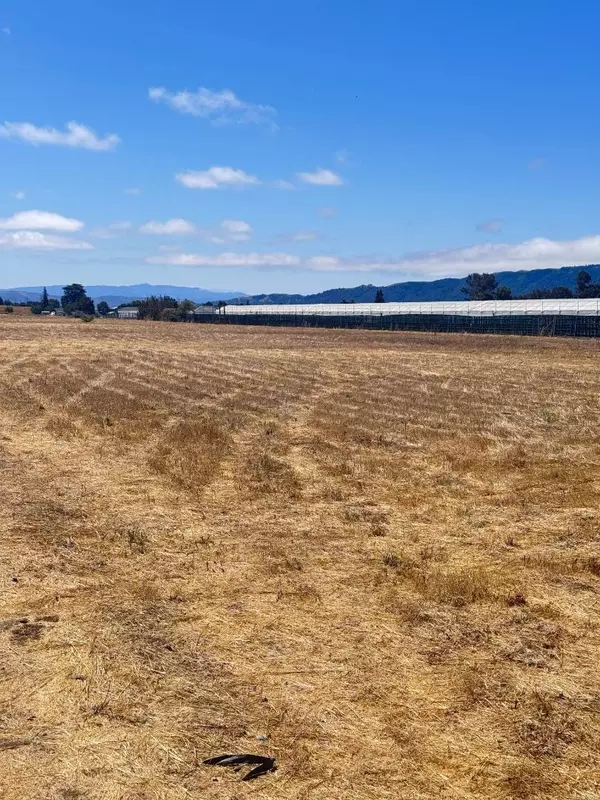 Gilroy, CA 95020,0 APN 835-07-018 and APN 835-07-019 AVE