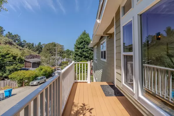 Pacifica, CA 94044,731 Rockaway Beach AVE