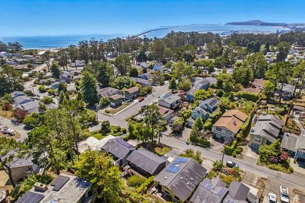 El Granada, CA 94019,422 Avenue Portola