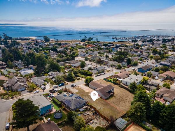 331 Carmel AVE, El Granada, CA 94018