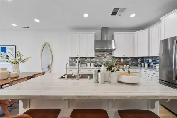 Sunnyvale, CA 94085,392 Charles Morris TER